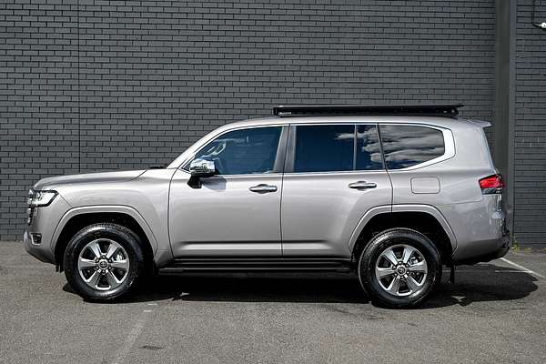 2023 Toyota Landcruiser Sahara FJA300R