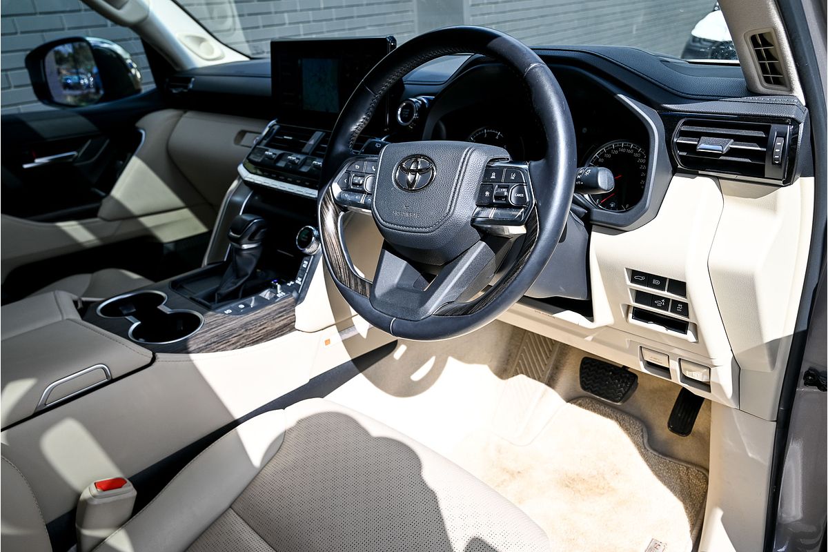 2023 Toyota Landcruiser Sahara FJA300R
