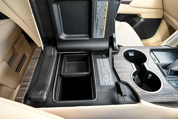 2023 Toyota Landcruiser Sahara FJA300R