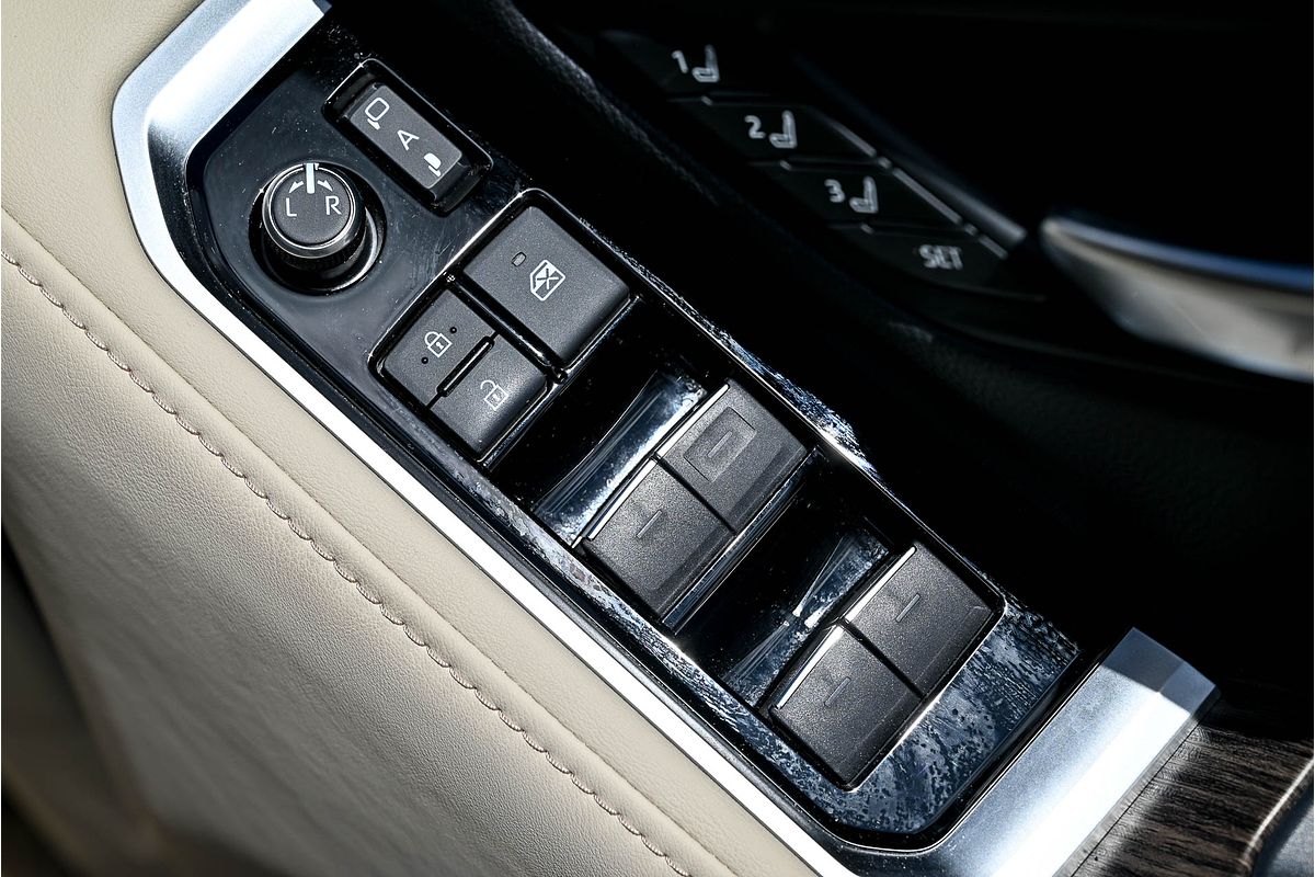 2023 Toyota Landcruiser Sahara FJA300R