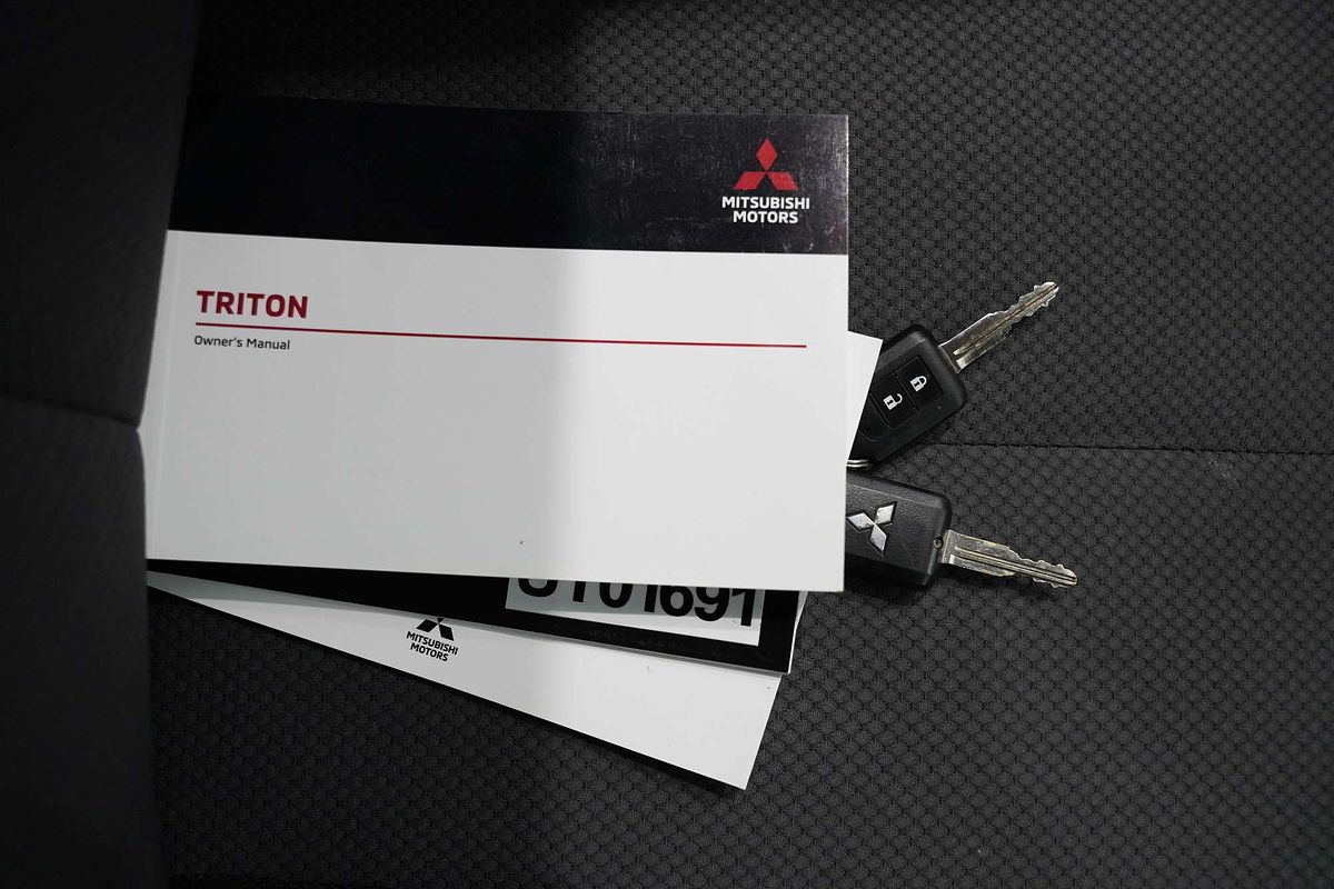 2021 Mitsubishi Triton GLX MR 4X4