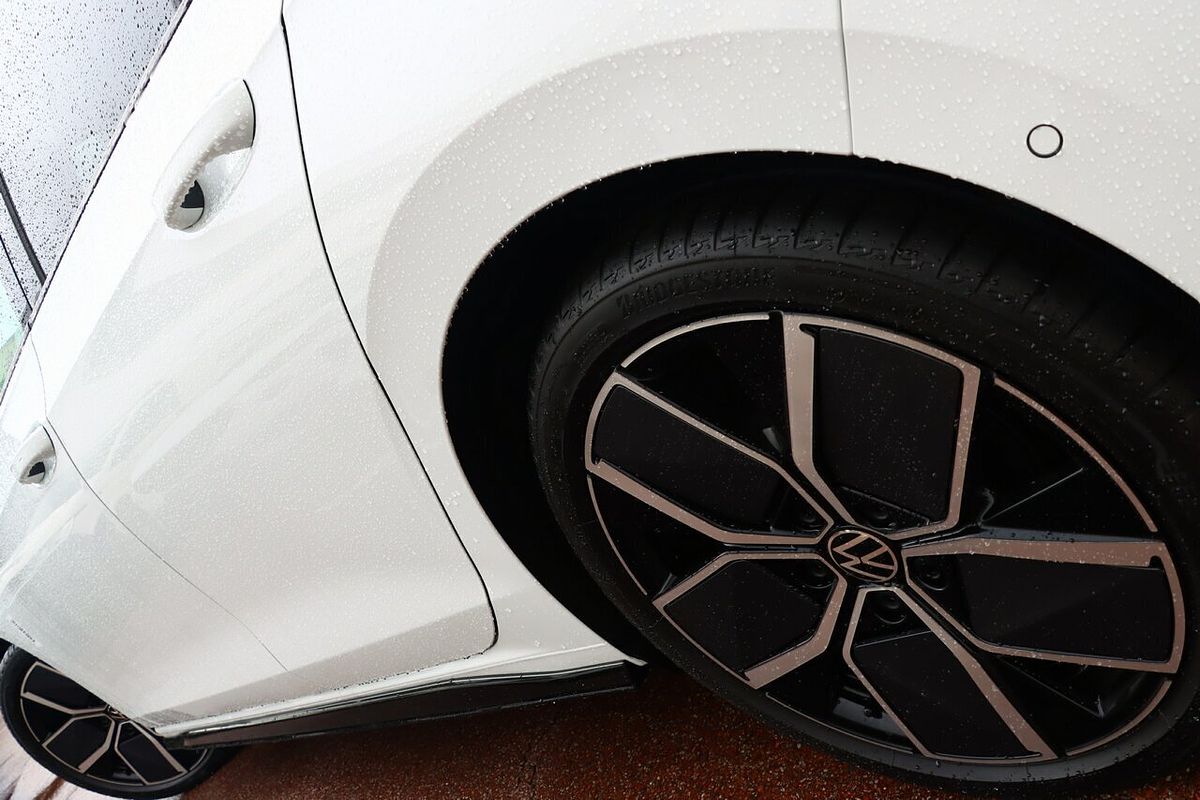 2025 Volkswagen Golf 110TSI R-Line 8.5
