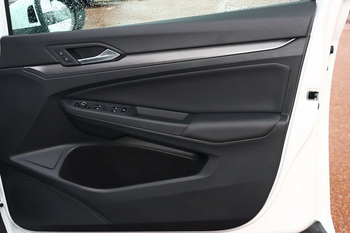 2025 Volkswagen Golf 110TSI R-Line 8.5