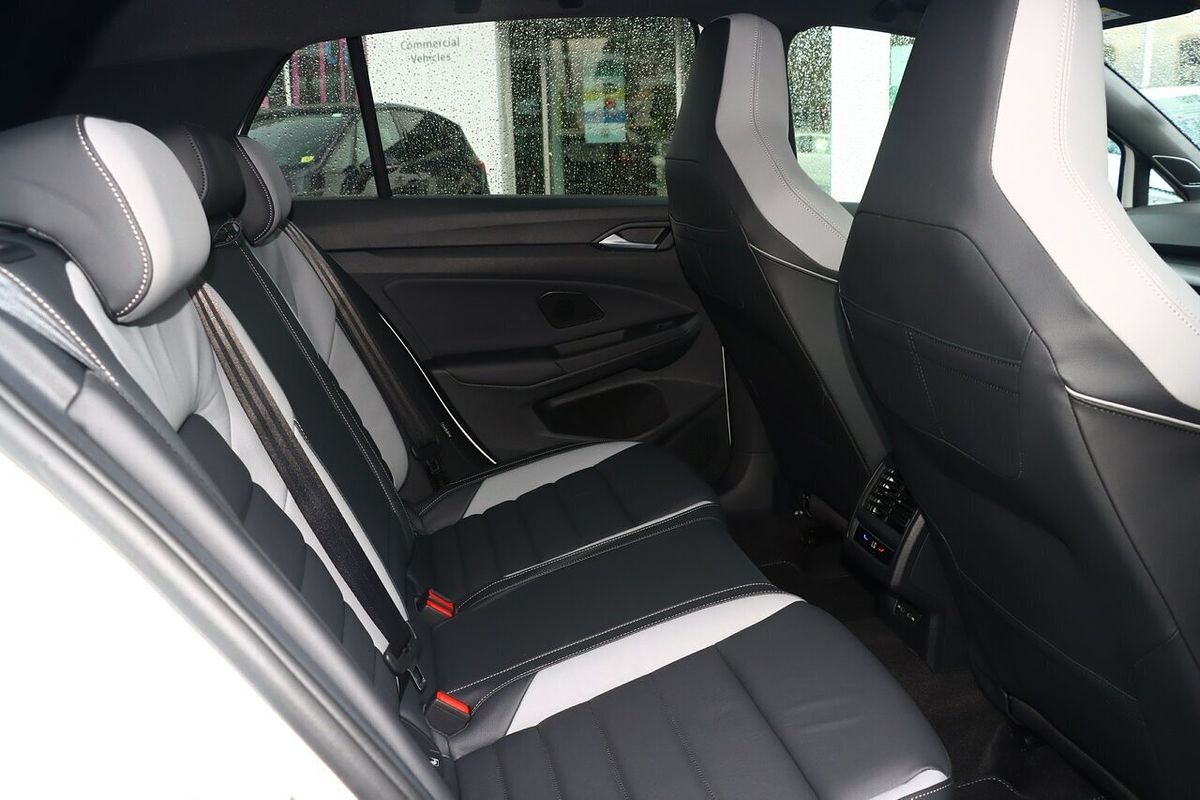 2025 Volkswagen Golf 110TSI R-Line 8.5