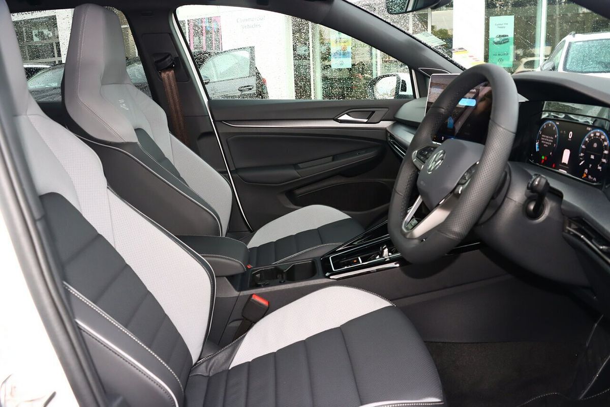 2025 Volkswagen Golf 110TSI R-Line 8.5