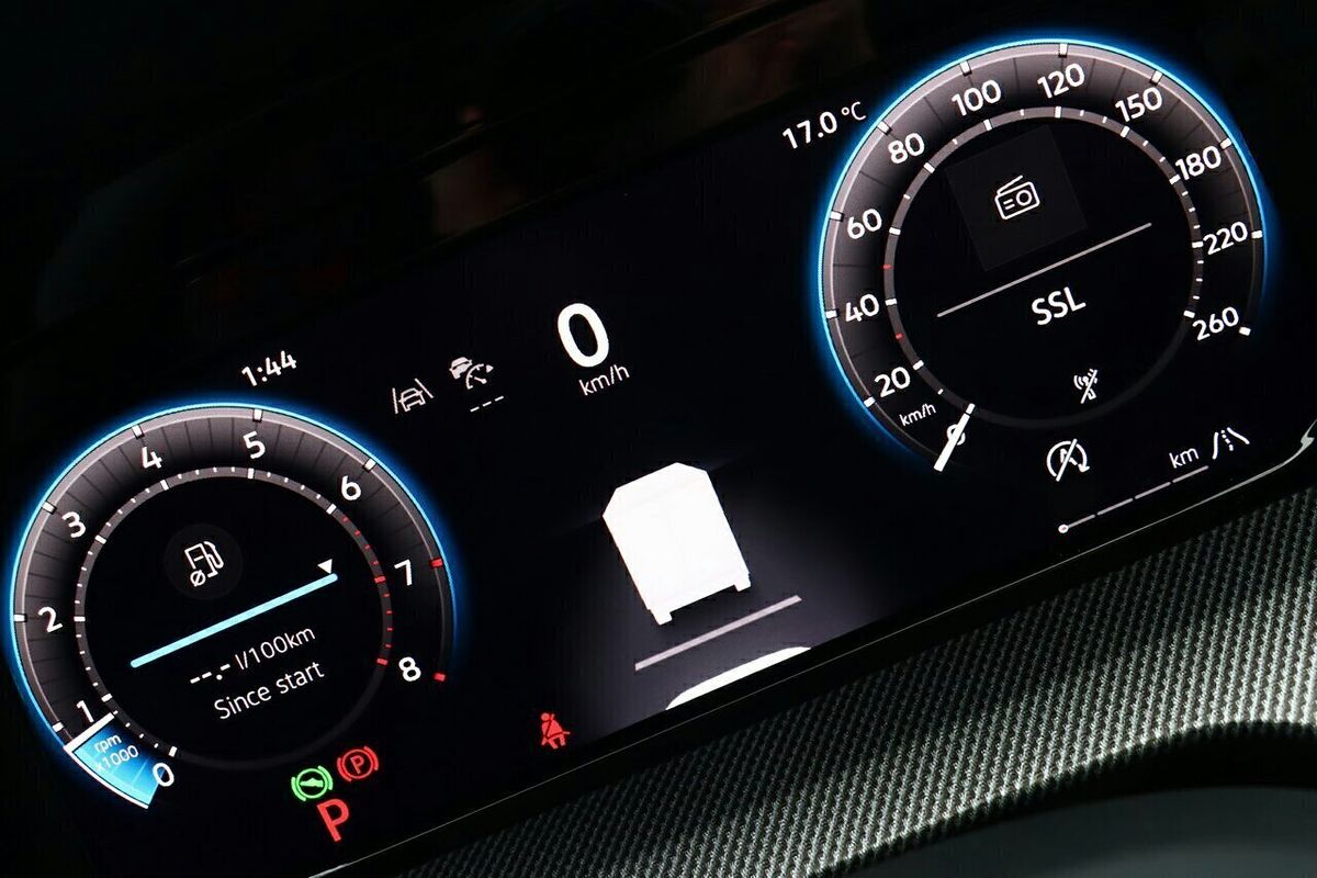 2025 Volkswagen Golf 110TSI R-Line 8.5
