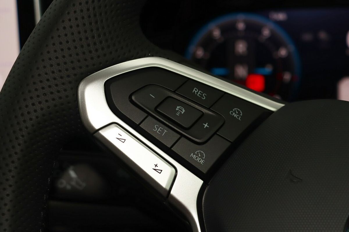 2025 Volkswagen Golf 110TSI R-Line 8.5