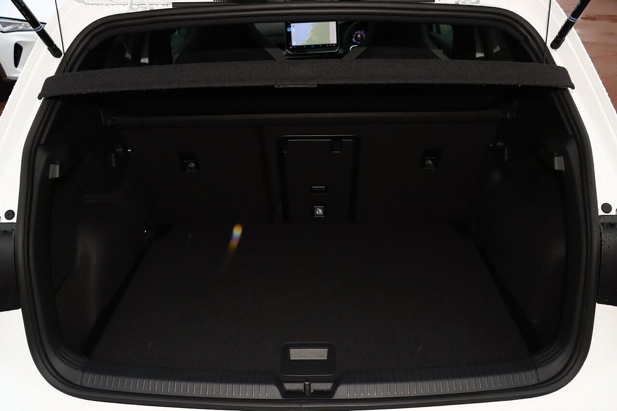 2025 Volkswagen Golf 110TSI R-Line 8.5