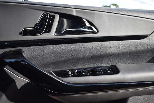 2025 Mahindra XUV700 AX7L