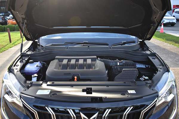 2025 Mahindra XUV700 AX7L