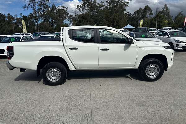 2022 Mitsubishi Triton GLX MR 4X4
