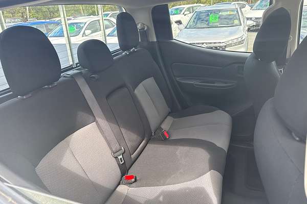 2022 Mitsubishi Triton GLX MR 4X4