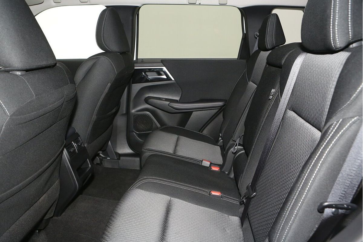 2024 Mitsubishi Outlander LS ZM