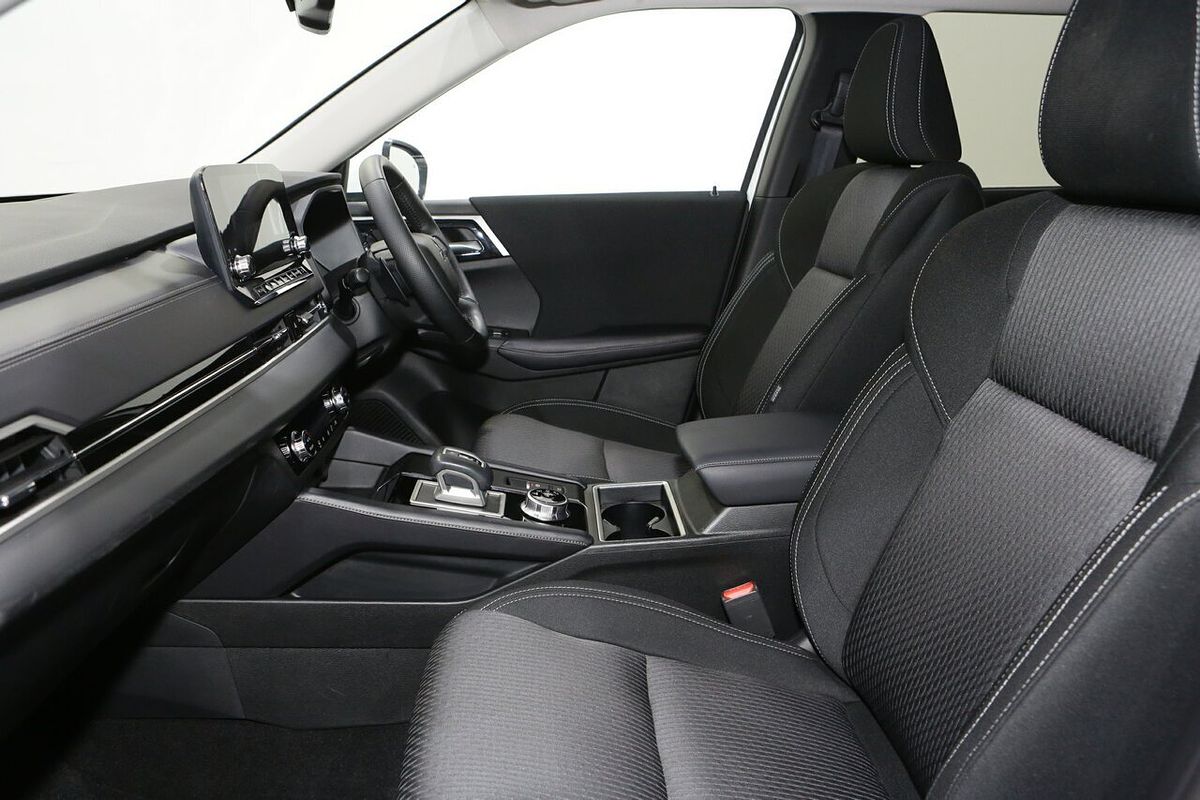 2024 Mitsubishi Outlander LS ZM