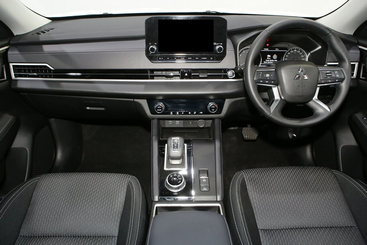 2024 Mitsubishi Outlander LS ZM
