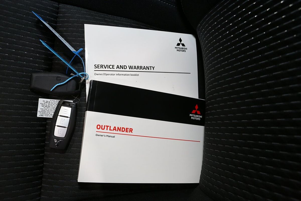 2024 Mitsubishi Outlander LS ZM
