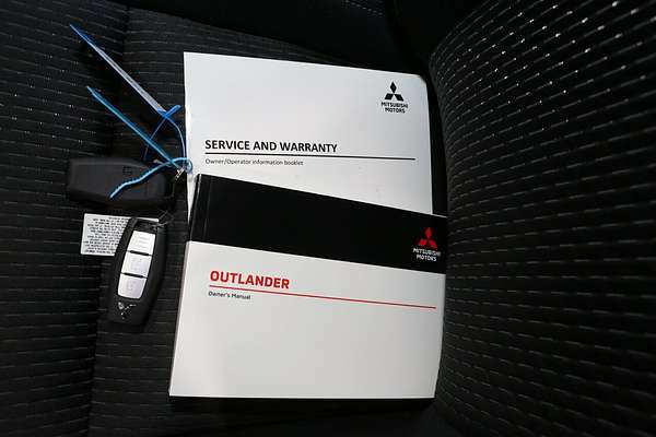 2024 Mitsubishi Outlander LS ZM