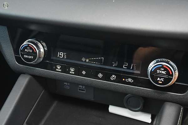 2025 Mitsubishi Outlander ES ZM