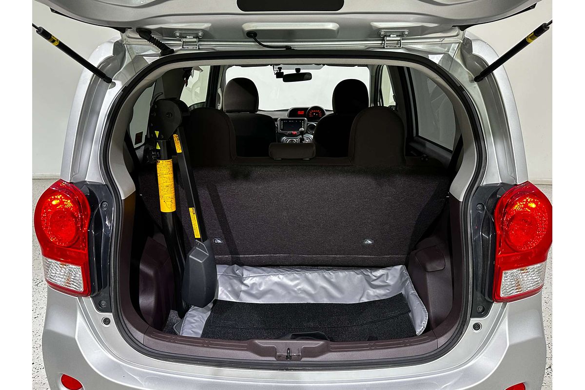 2015 Toyota porte (No Badge) NCP141