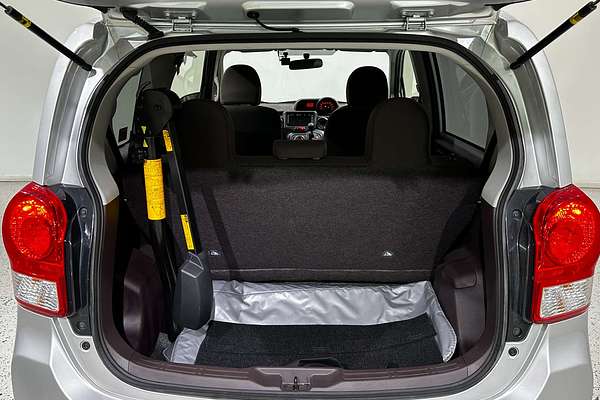 2015 Toyota porte (No Badge) NCP141