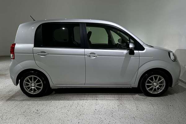 2015 Toyota porte (No Badge) NCP141