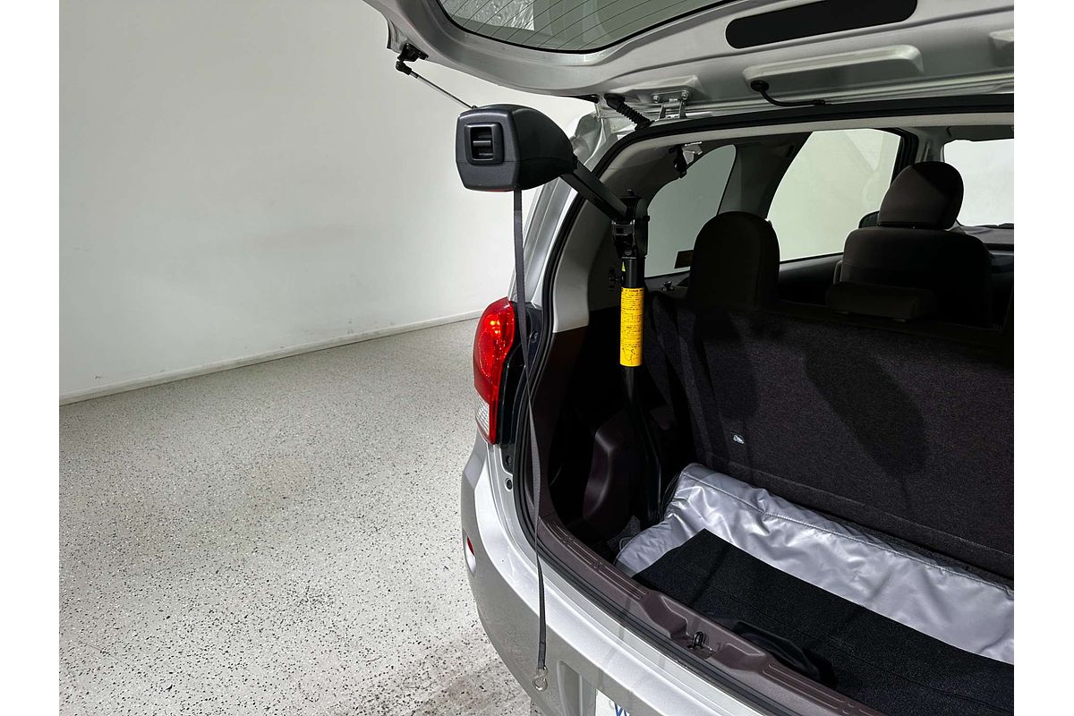 2015 Toyota porte (No Badge) NCP141