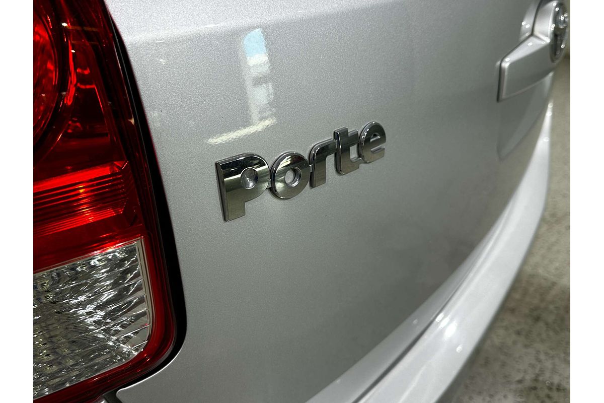 2015 Toyota porte (No Badge) NCP141