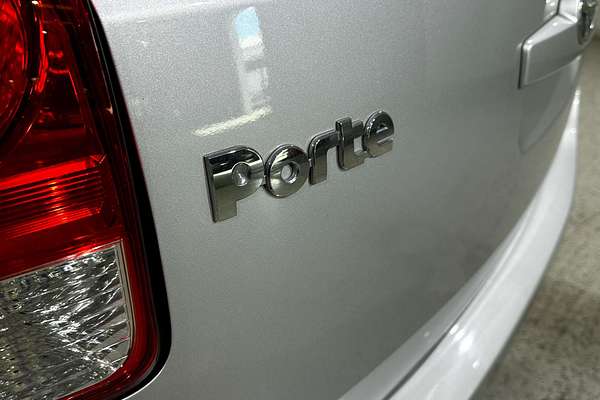 2015 Toyota porte (No Badge) NCP141