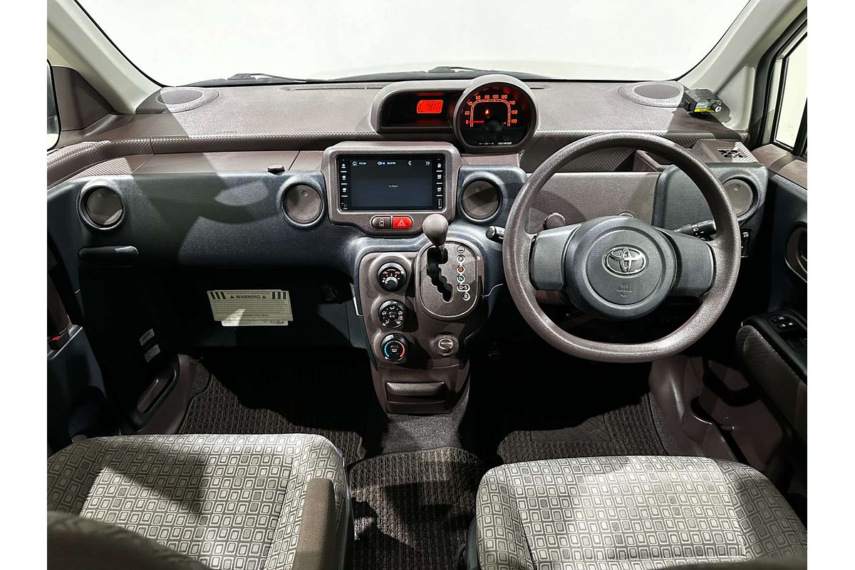 2015 Toyota porte (No Badge) NCP141