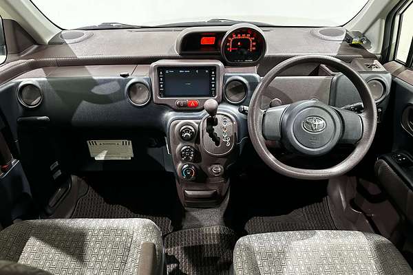 2015 Toyota porte (No Badge) NCP141