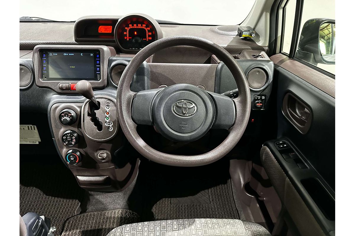 2015 Toyota porte (No Badge) NCP141