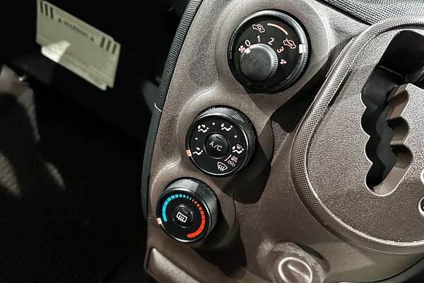 2015 Toyota porte (No Badge) NCP141