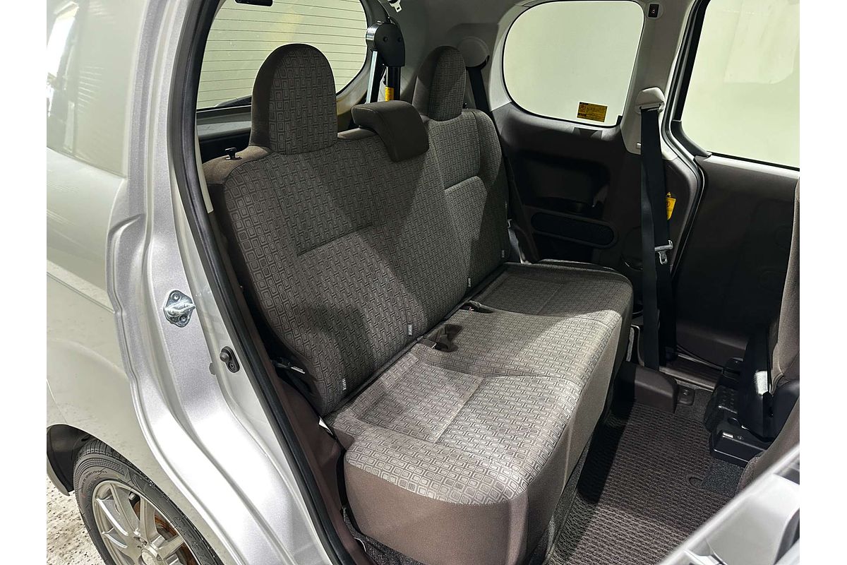2015 Toyota porte (No Badge) NCP141