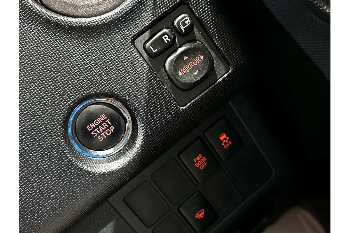 2015 Toyota porte (No Badge) NCP141