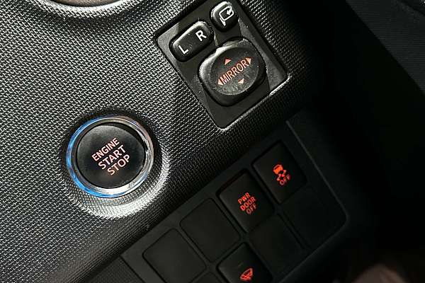 2015 Toyota porte (No Badge) NCP141