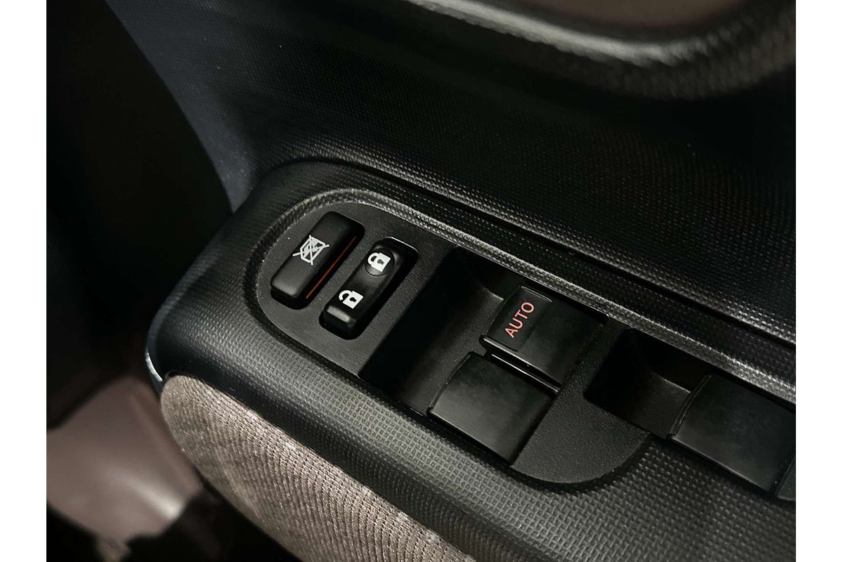 2015 Toyota porte (No Badge) NCP141
