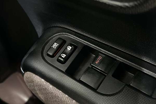 2015 Toyota porte (No Badge) NCP141