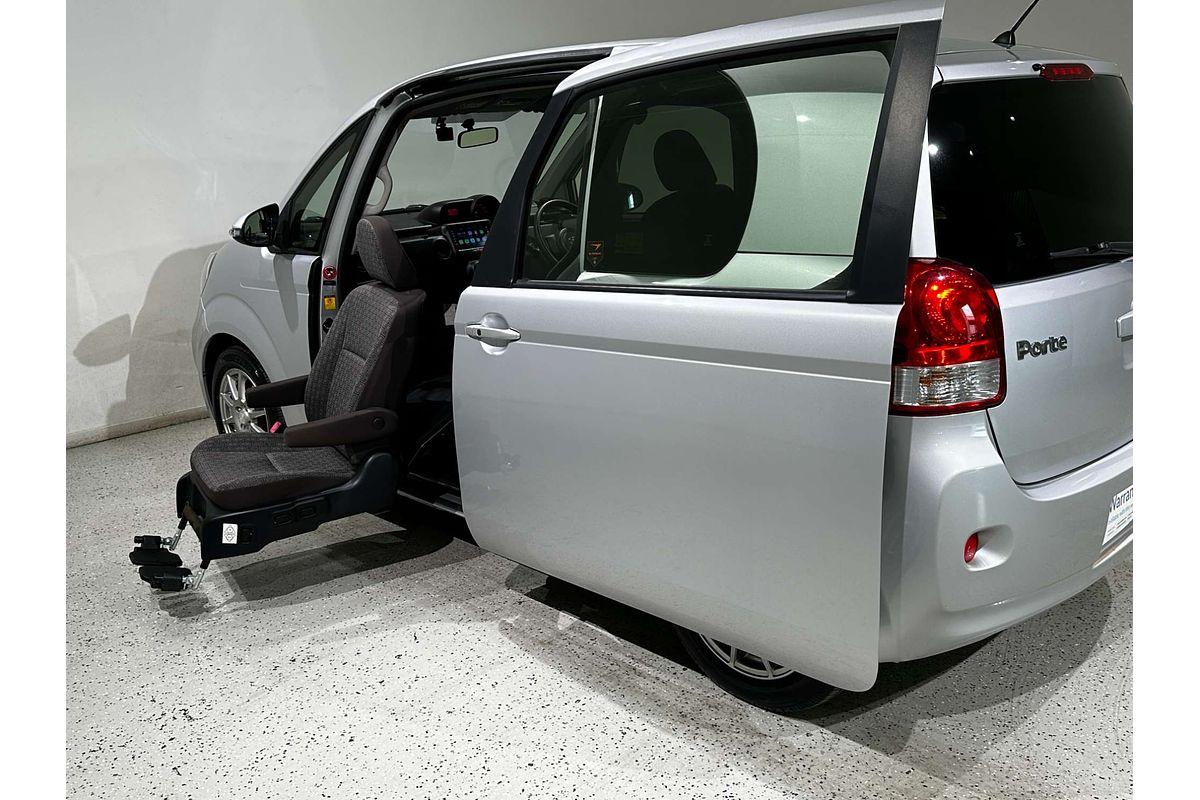2015 Toyota porte (No Badge) NCP141