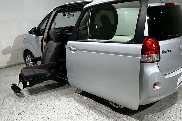 2015 Toyota porte (No Badge) NCP141
