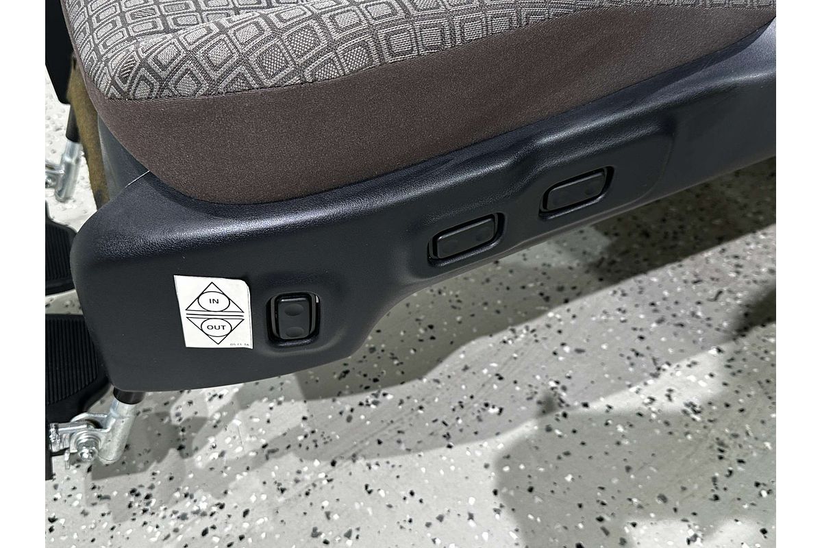 2015 Toyota porte (No Badge) NCP141