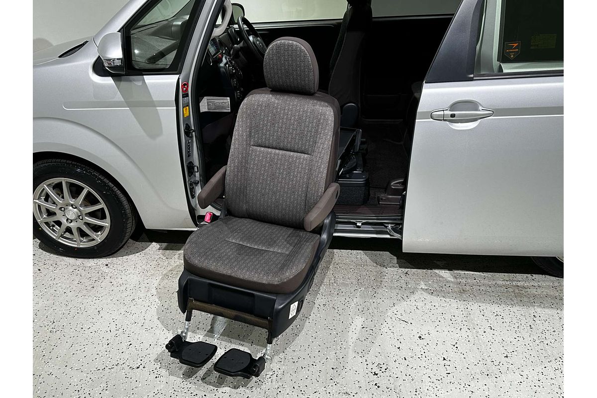 2015 Toyota porte (No Badge) NCP141