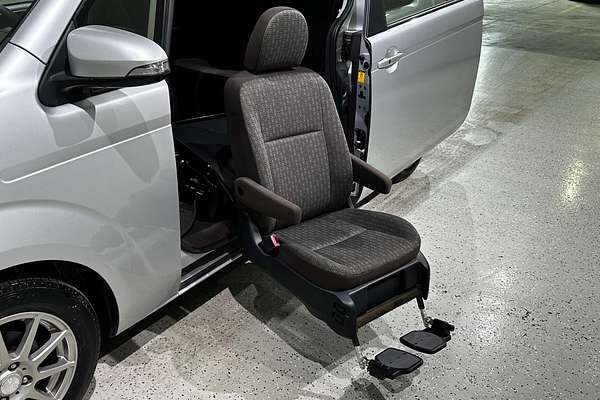 2015 Toyota porte (No Badge) NCP141