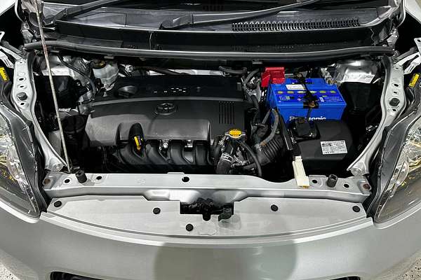 2015 Toyota porte (No Badge) NCP141