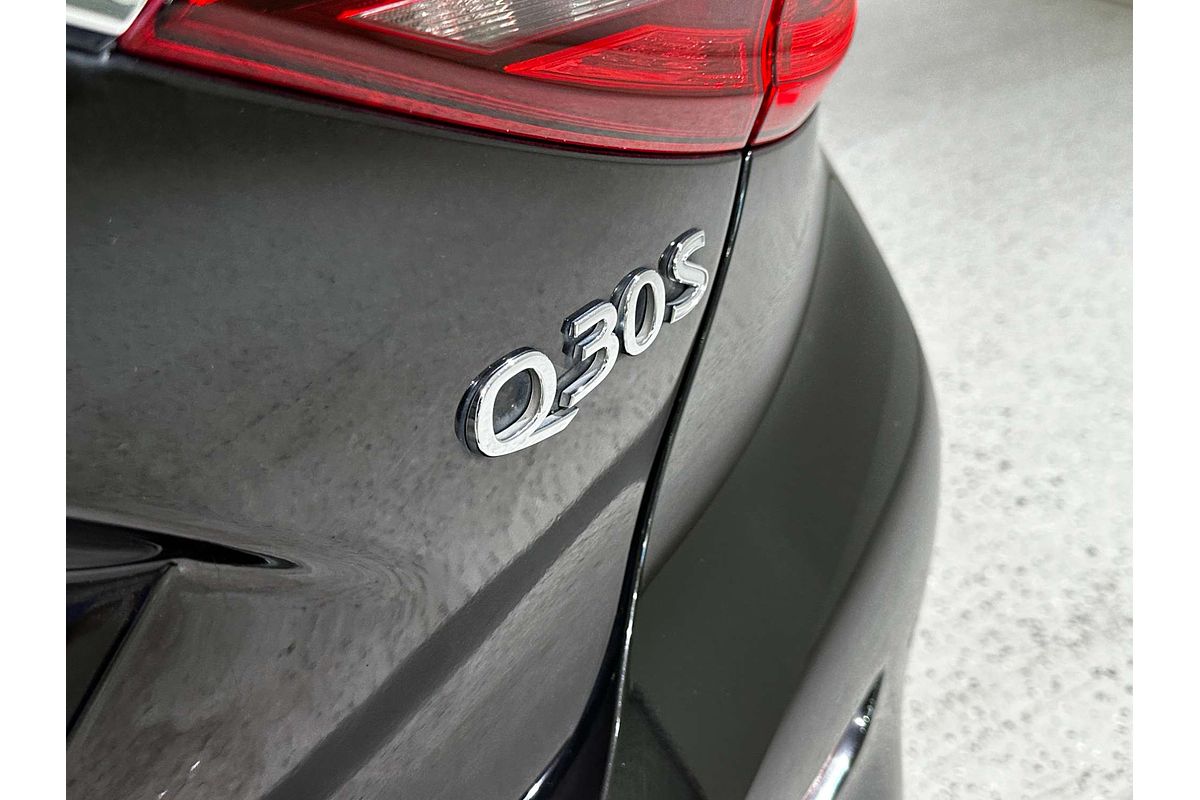 2019 INFINITI Q30 Sport H15