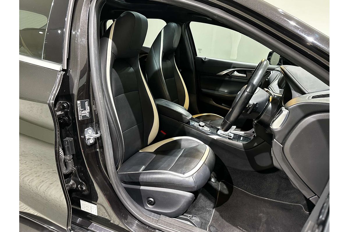 2019 INFINITI Q30 Sport H15