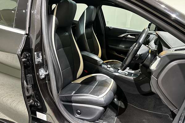 2019 INFINITI Q30 Sport H15