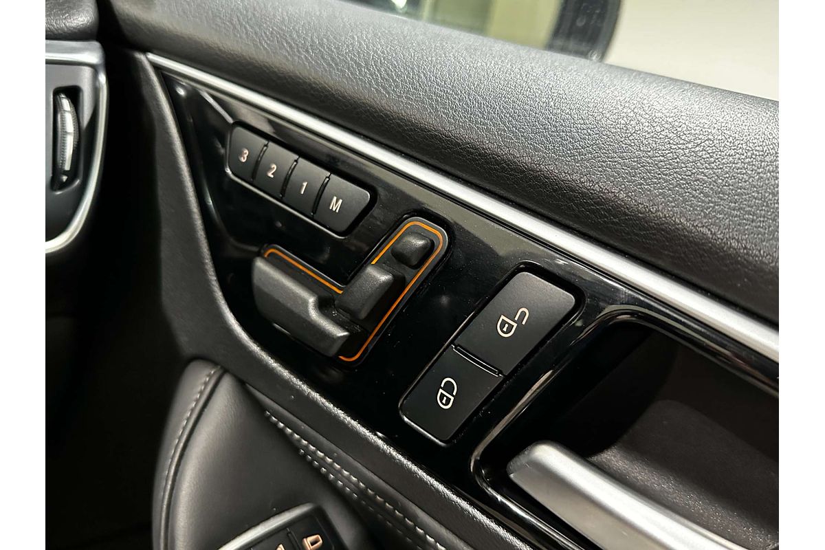2019 INFINITI Q30 Sport H15