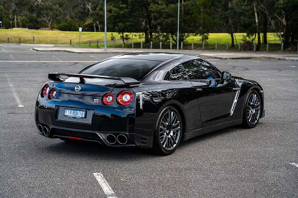 2016 Nissan GT-R Premium R35