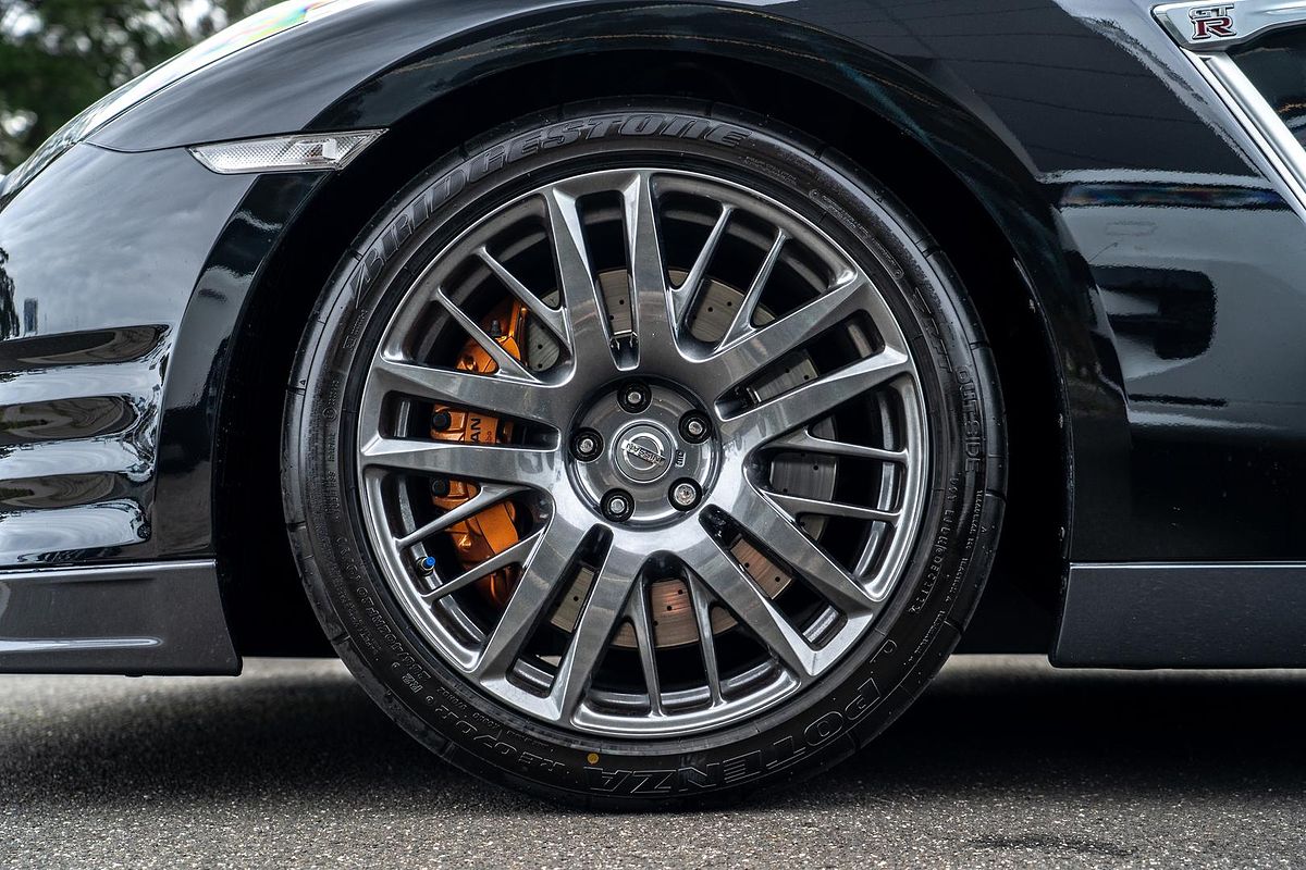 2016 Nissan GT-R Premium R35