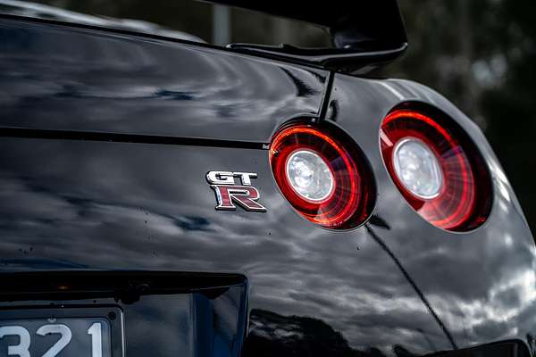 2016 Nissan GT-R Premium R35